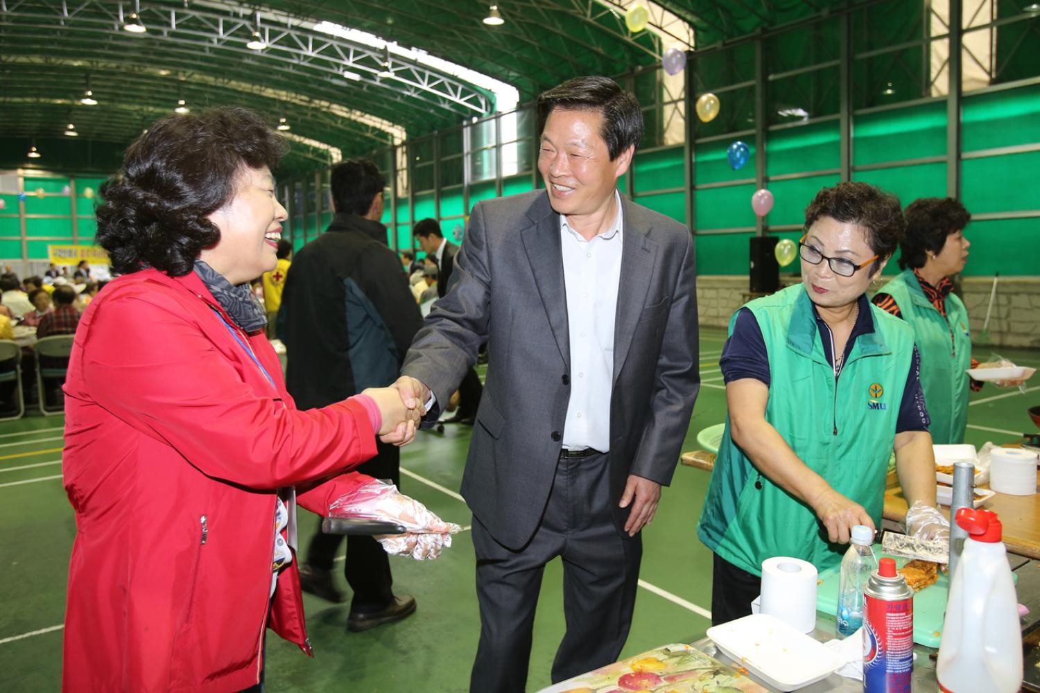 홍제3동 경로잔치 행사(홍제 배드민턴장)