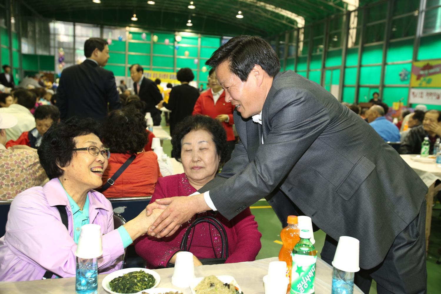 홍제3동 경로잔치 행사(홍제 배드민턴장)