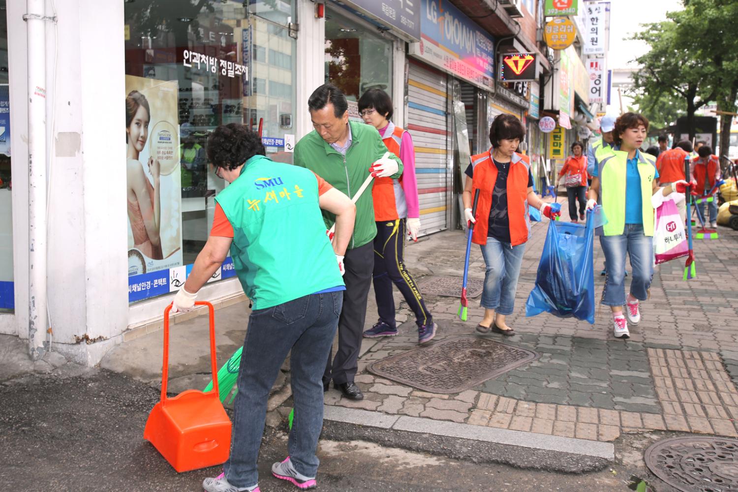 전통시장 활성화를 위한 현장시장실(영천시장 대청소)