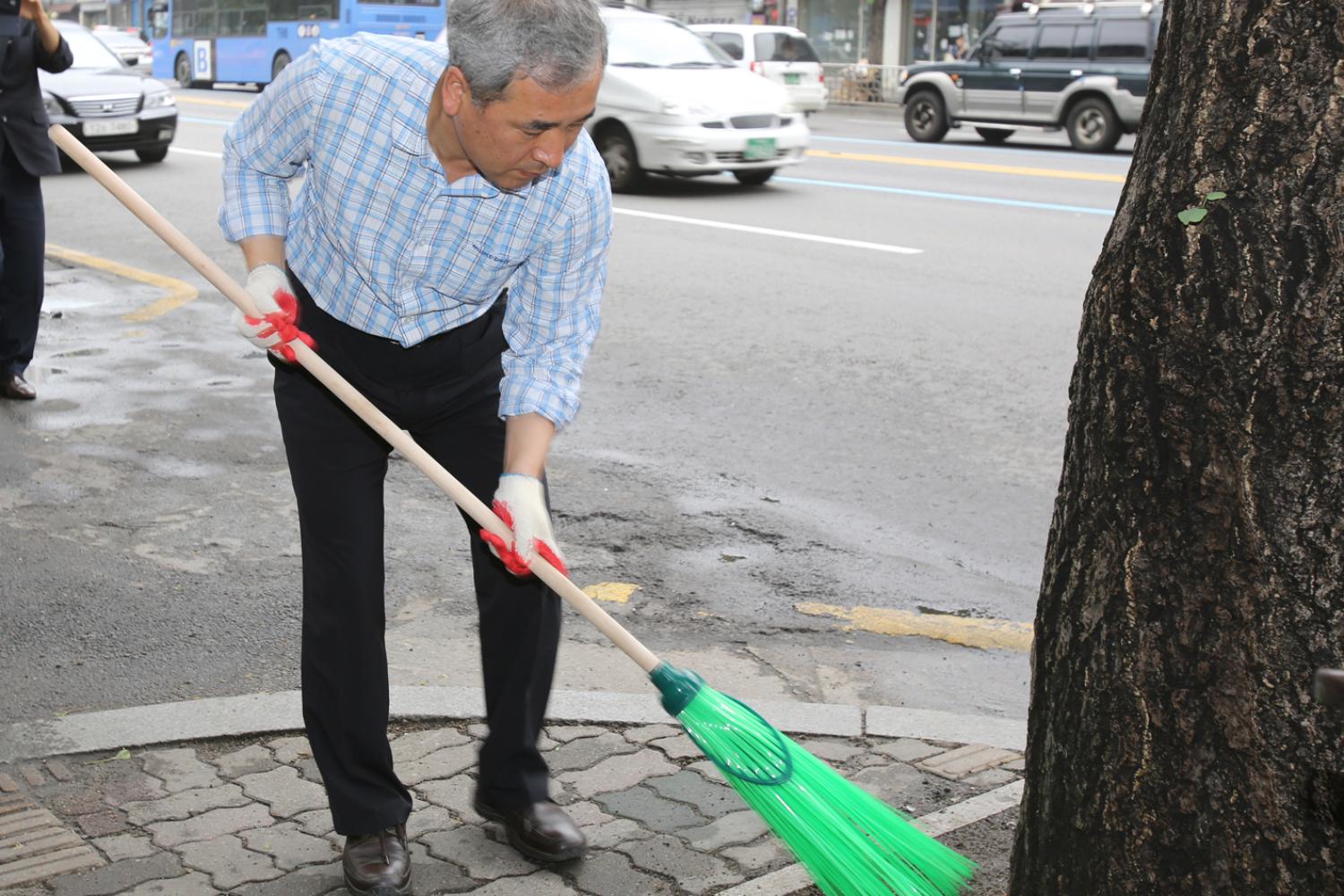 전통시장 활성화를 위한 현장시장실(영천시장 대청소)