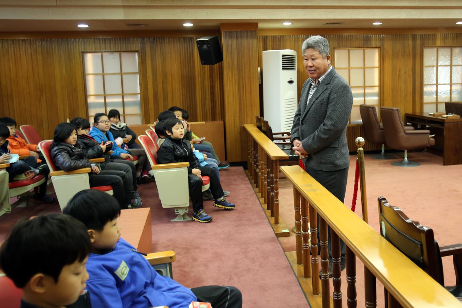 홍은초등학교 의회방문-홍길식의원