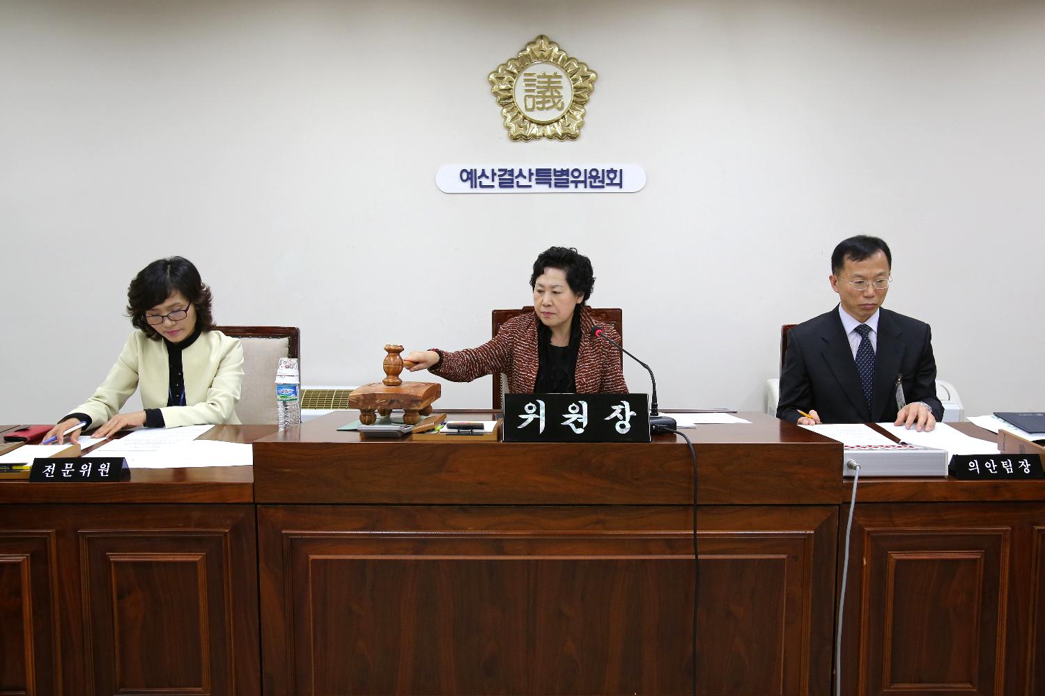 제210회 임시회 예산결산위원회 위원장 선출-윤선경의원 임시위원장
