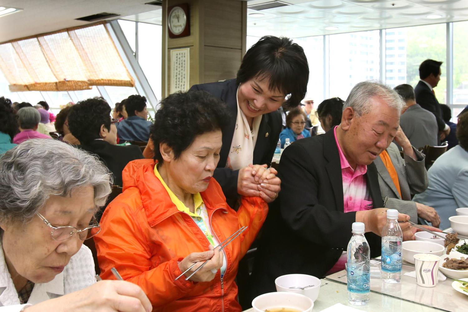 홍제2동 어버이날 경로행사