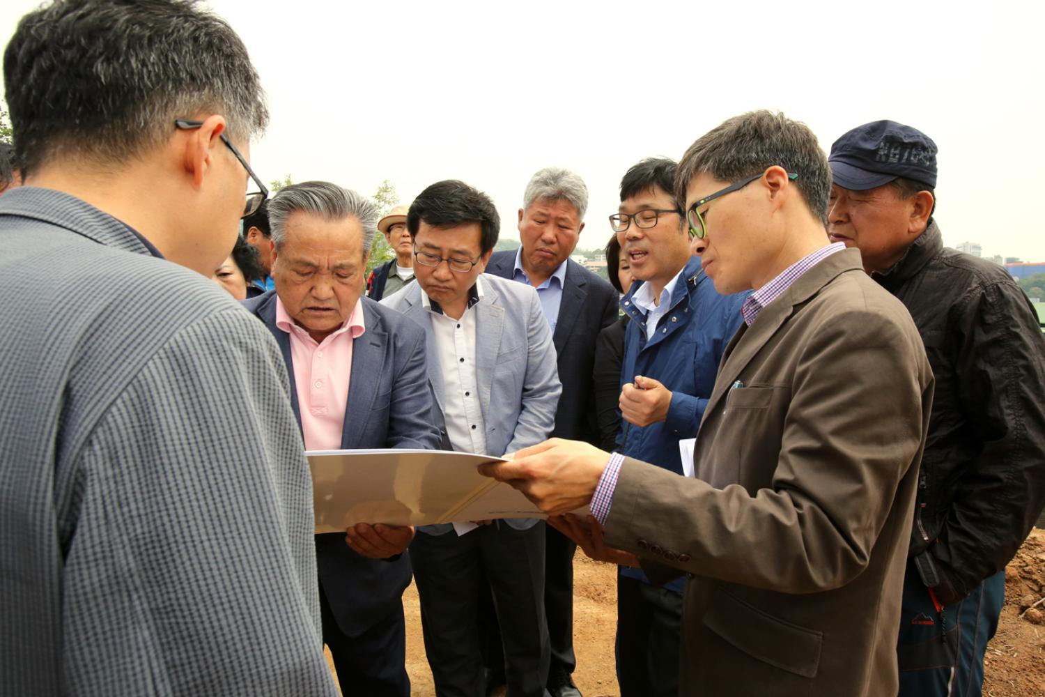 제215회 재정건설위원회 궁둥산 근린공원 연립주택 건립부지 현장방문