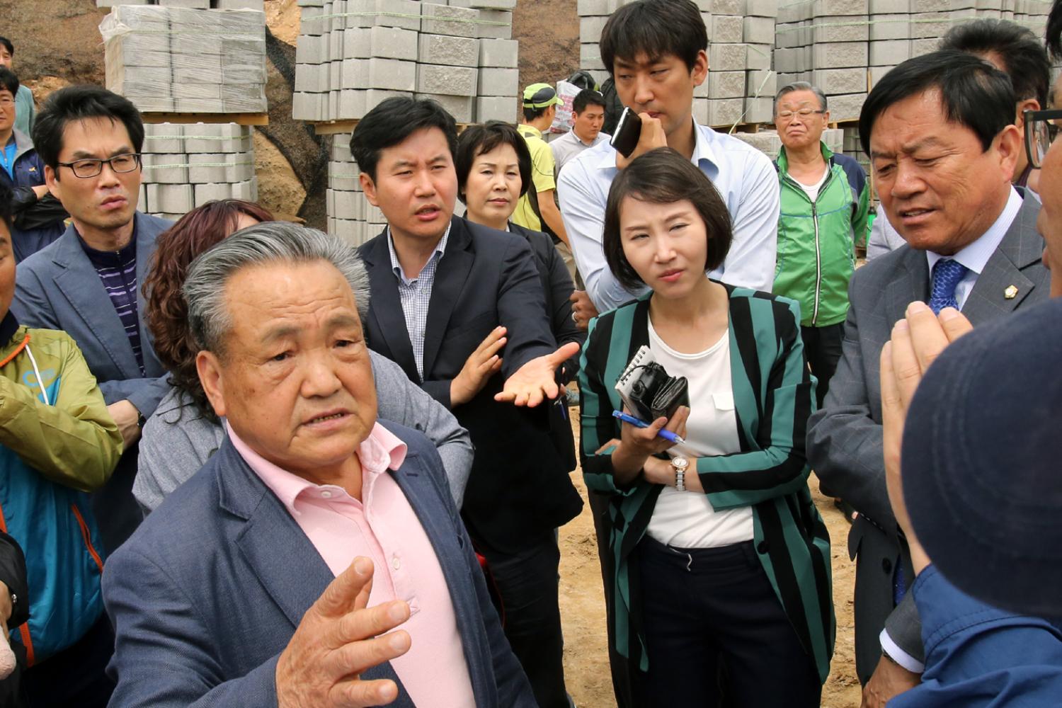 제215회 재정건설위원회 궁둥산 근린공원 연립주택 건립부지 현장방문