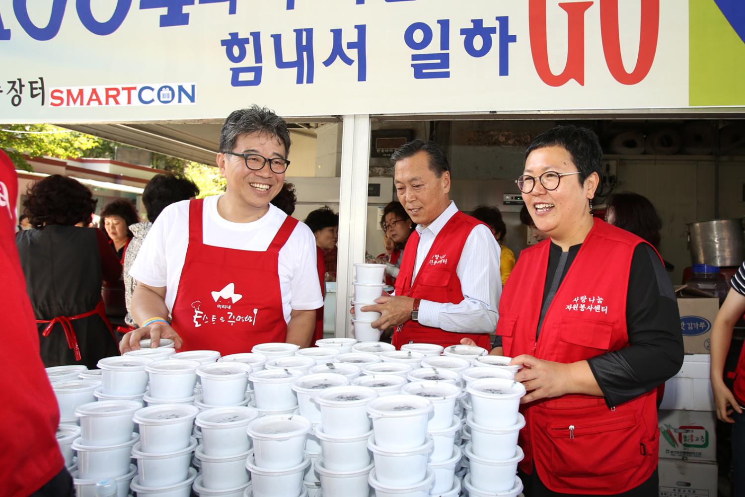장애인과 함께하는 나눔장터-1004의 주먹밥 먹고 힘내서 일하고 5