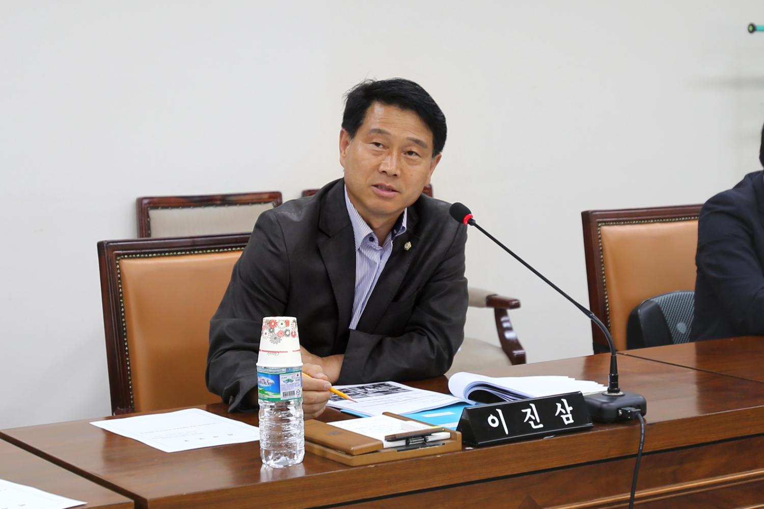 민간위탁 사무 점검 특별위원회 결과보고서 채택의 건 7