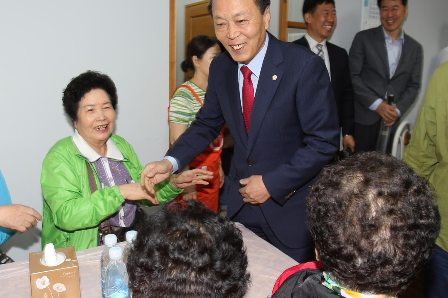 제44회 어버이날 기념  경로행사- 세상에서 가장귀한 사랑을 주신 어버이께 오래도록 건강하세요 4