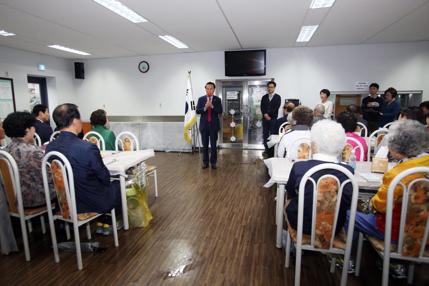 제44회 어버이날 기념  경로행사- 세상에서 가장귀한 사랑을 주신 어버이께 오래도록 건강하세요 5