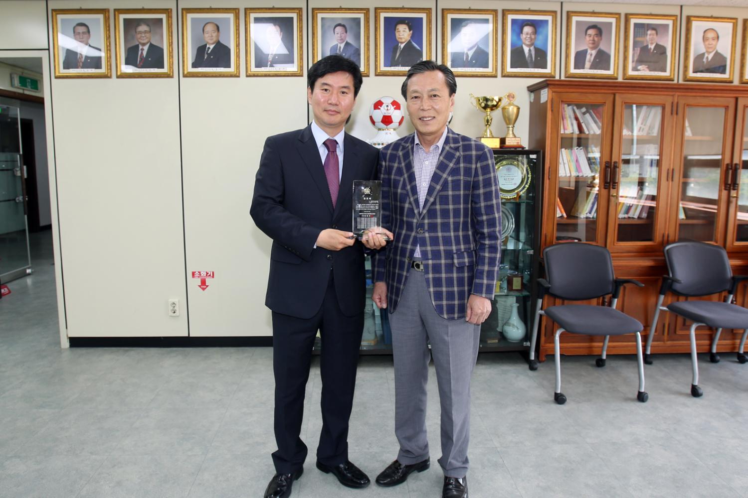 서울특별시구의회 의회운영위원장협의회 공로패 수여식