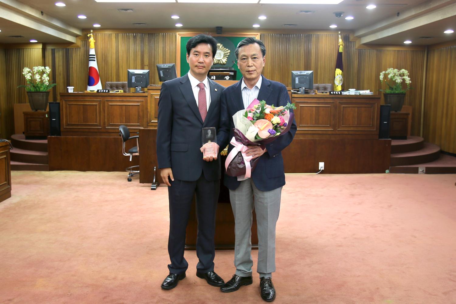 제7대 전반기 의장단 감사패 전달식