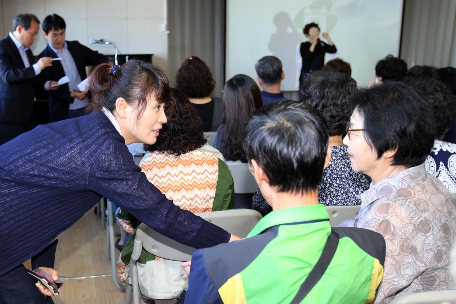 홍제1동 동주민센터 반장증서 수여식 9