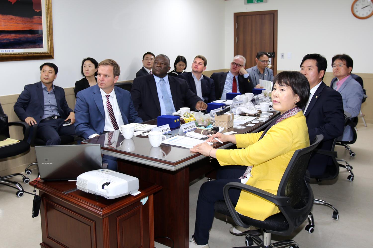 미국 자매결연도시(에덴스시 의원) 10