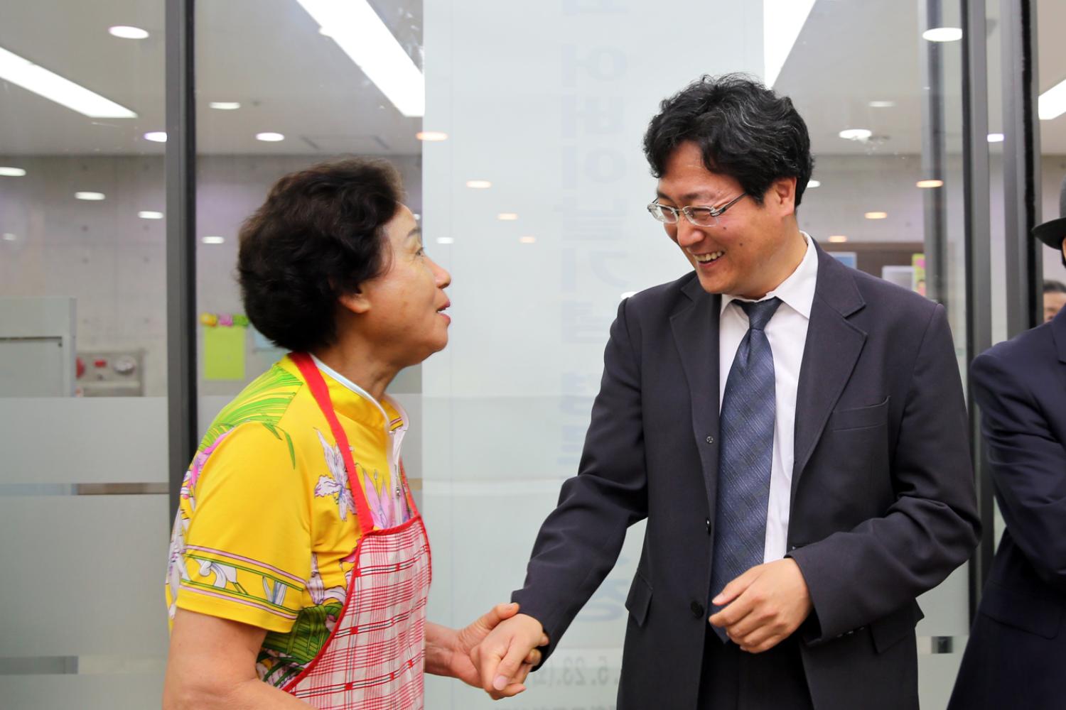 홍은2동 어버이날 기념 경로행사-사랑합니다 오래도록 건강하세요. 8