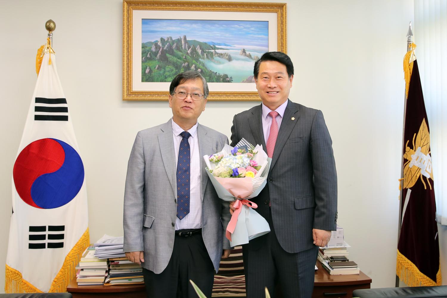 인창고등학교 감사장 수여-이진삼 의원 3