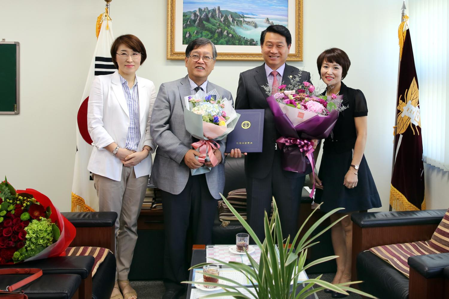 인창고등학교 감사장 수여-이진삼 의원 7