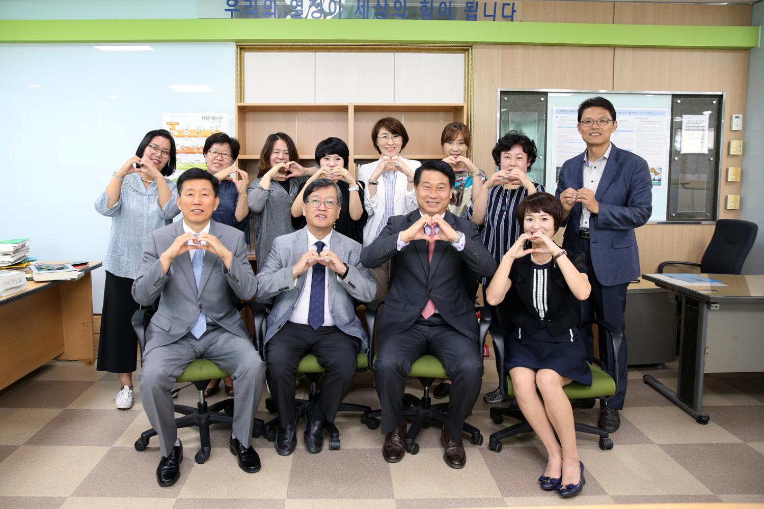 인창고등학교 감사장 수여-이진삼 의원 10