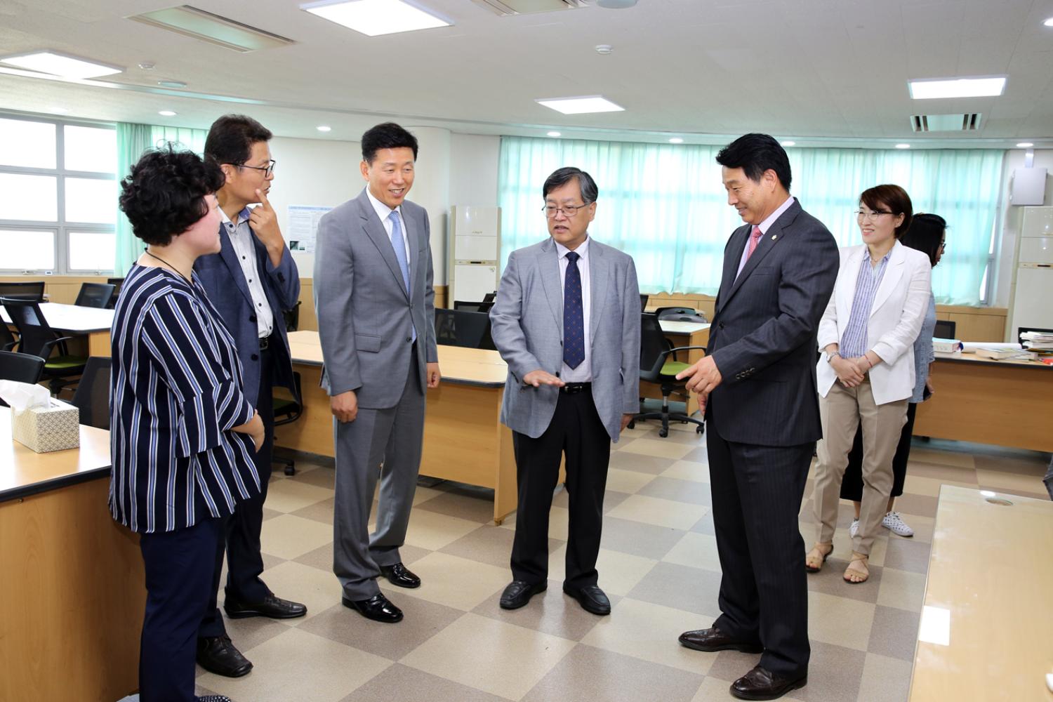 인창고등학교 감사장 수여-이진삼 의원 11