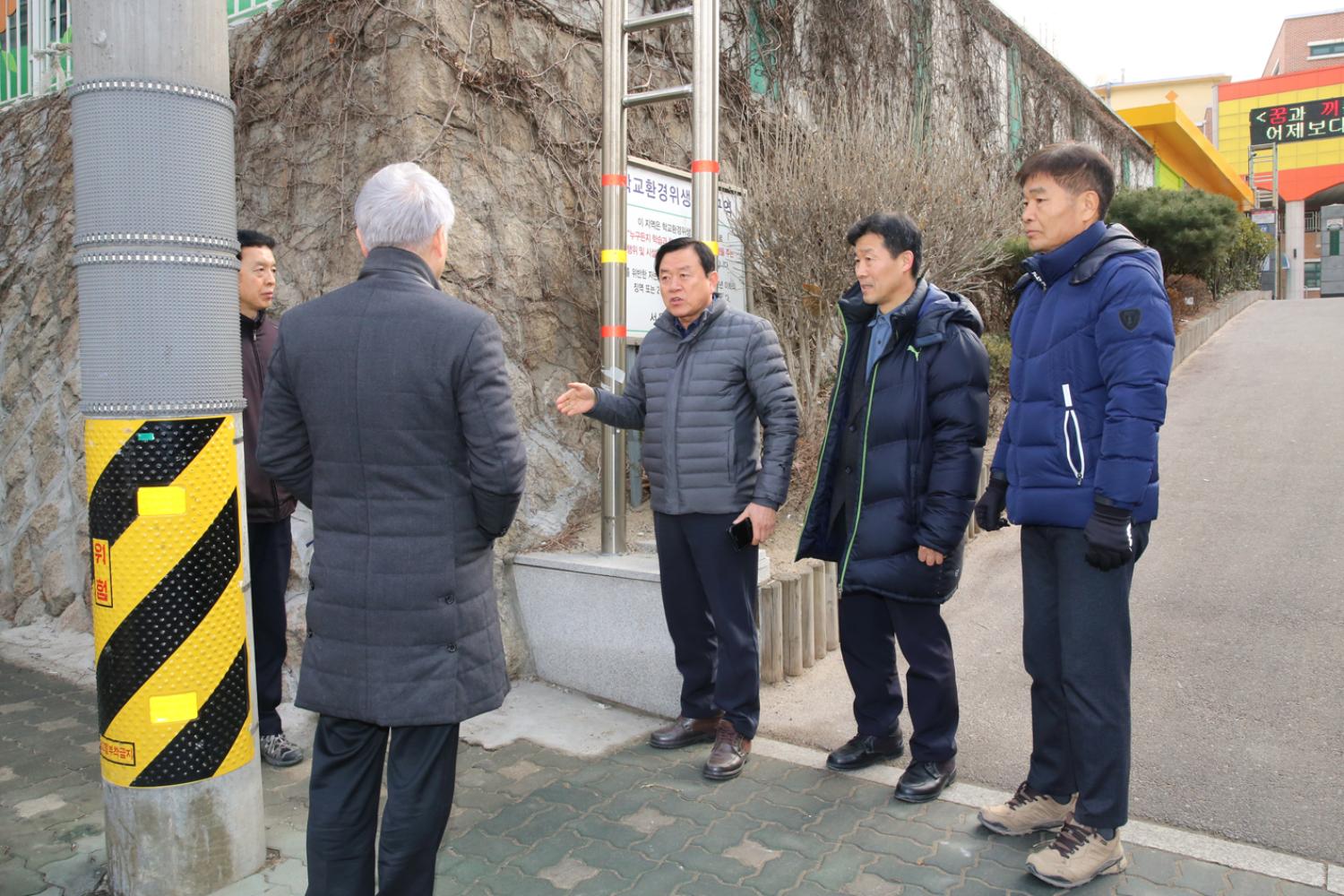연희초등학교 입구 자로수 진입로 가각정비 및 차선구획 현장방문