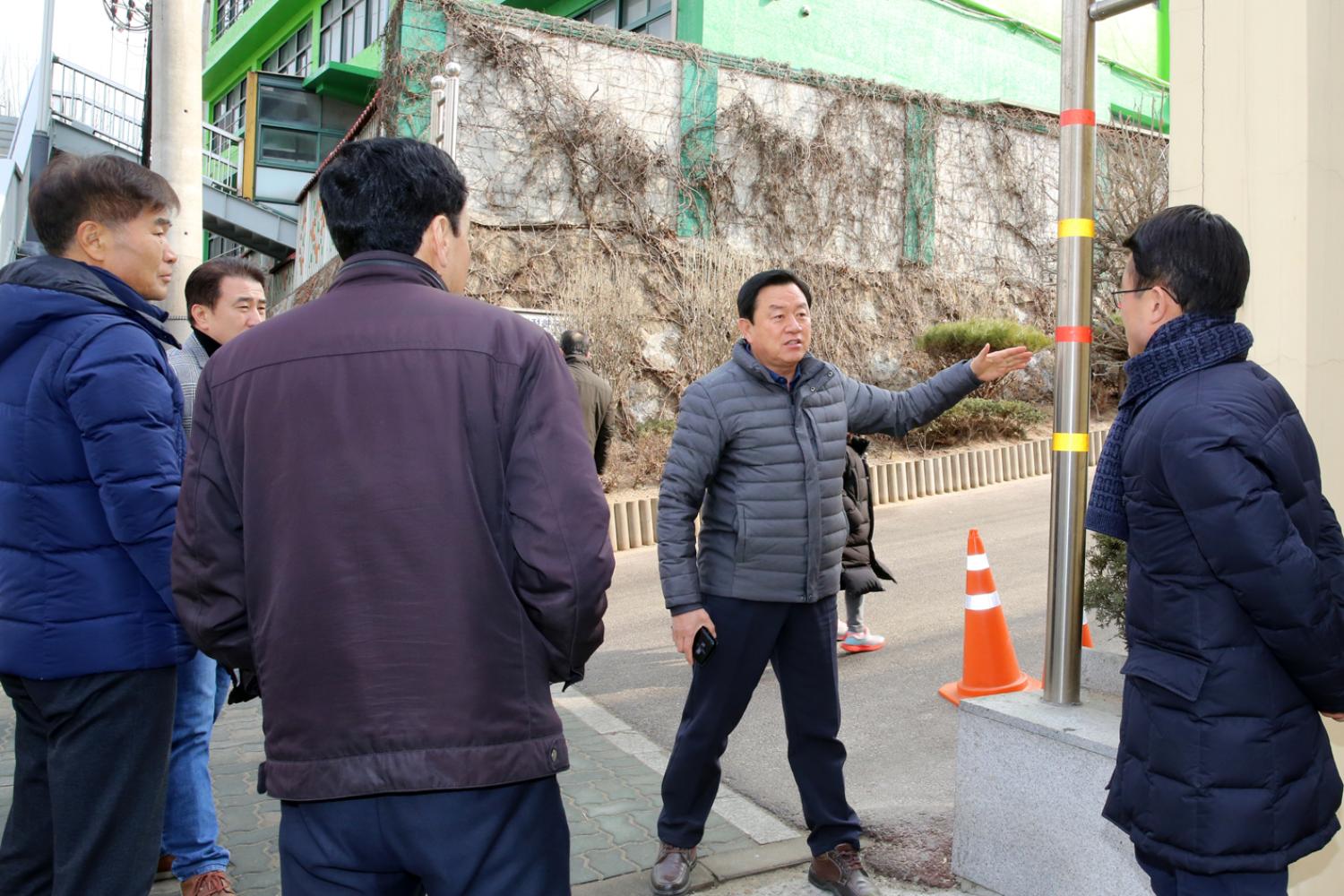 연희초등학교 입구 자로수 진입로 가각정비 및 차선구획 현장방문 6