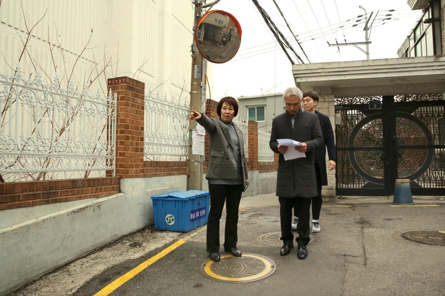 홍제1동 노후불량지역 도로정비 현장방문 6