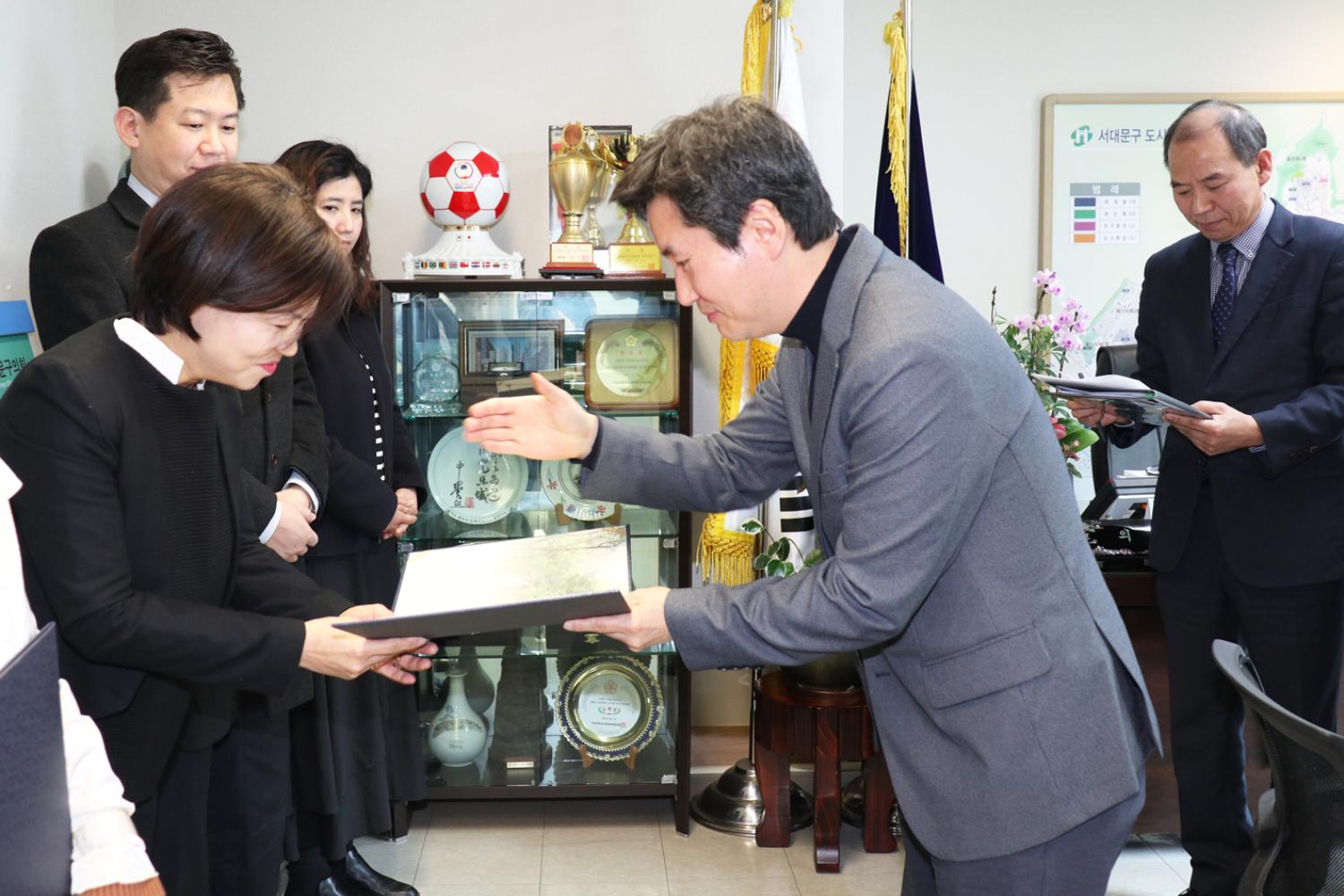 의회소식지 편집위원회 위원 위촉장 수여 및 의회소식지 편집 회의 2