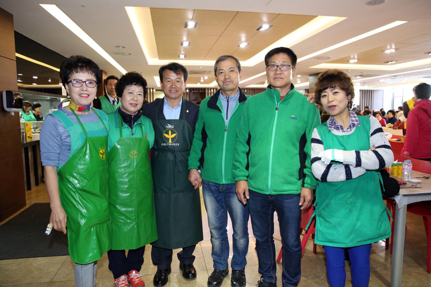 어르신과 함께하는 사랑의 삼계탕나누기 및 이 미용 봉사활동 15