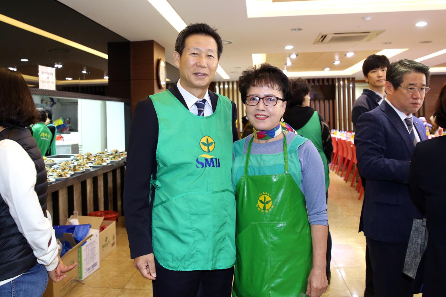 어르신과 함께하는 사랑의 삼계탕나누기 및 이 미용 봉사활동 17