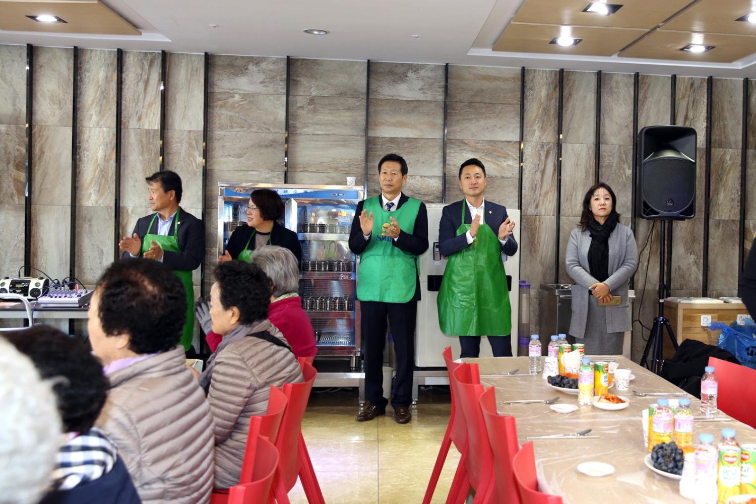 어르신과 함께하는 사랑의 삼계탕나누기 및 이 미용 봉사활동 27