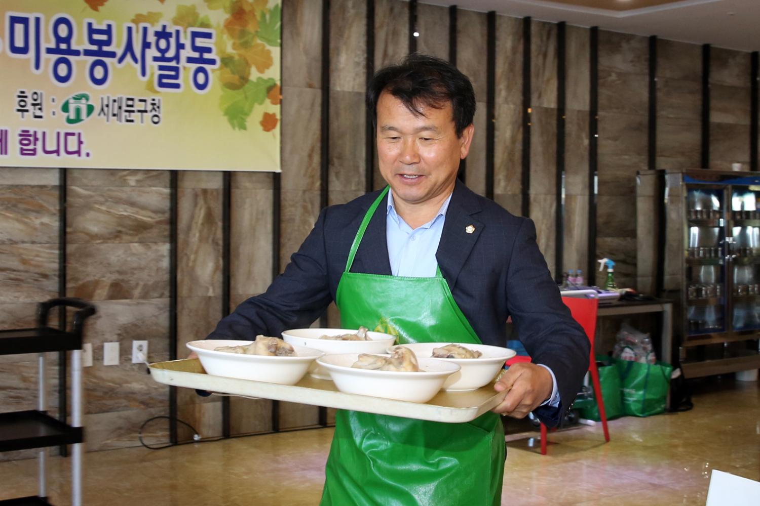 어르신과 함께하는 사랑의 삼계탕나누기 및 이 미용 봉사활동 37