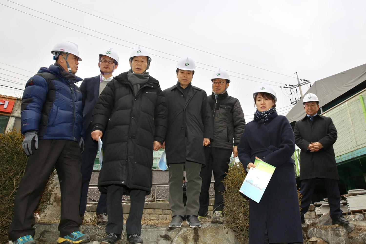 제249회 제2차 임시회 재정건설위원회-단절된 홍제천 구간 산책로 현장방문 21
