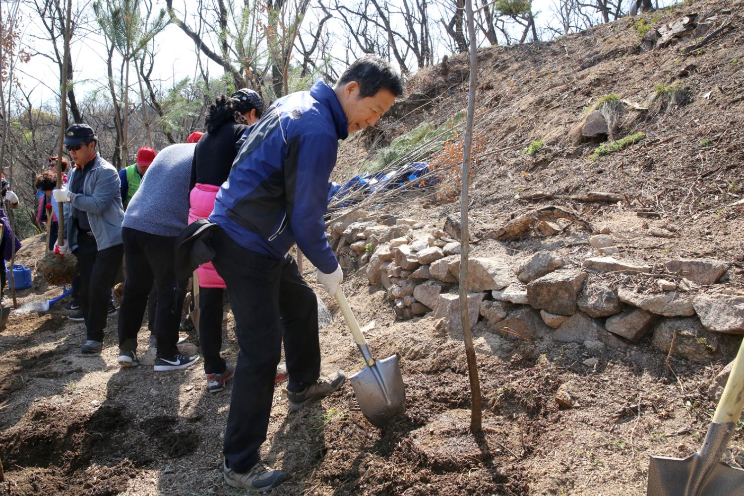 사회공헌형 신림탄소상쇄의 숲조성 북한산 나무심기 28