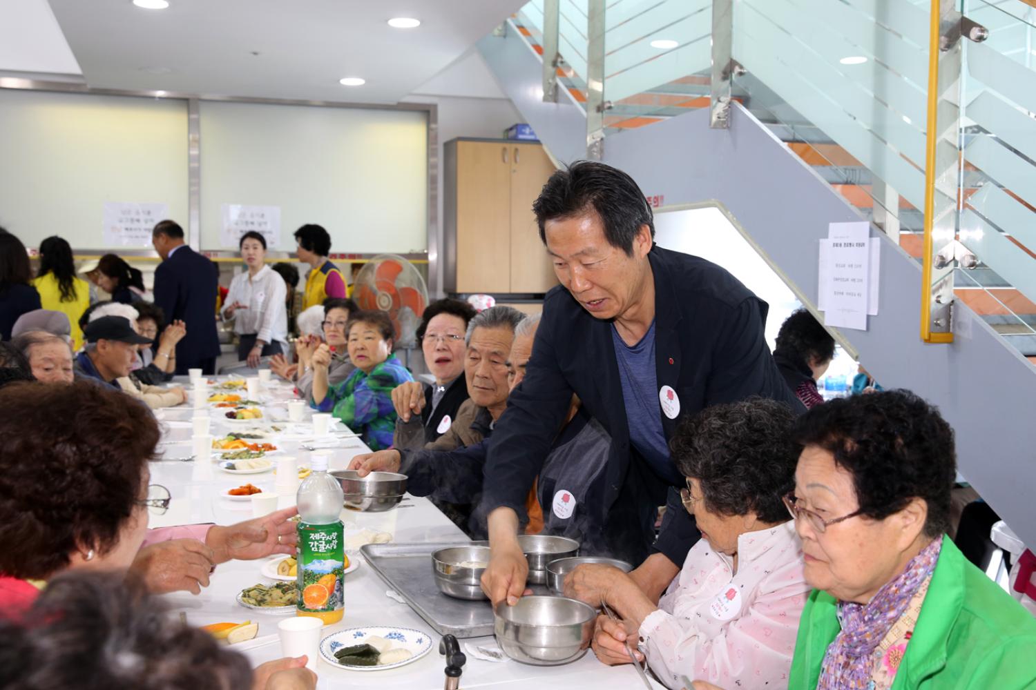 제47회 홍제3동 어버이날 기념 경로행사 13