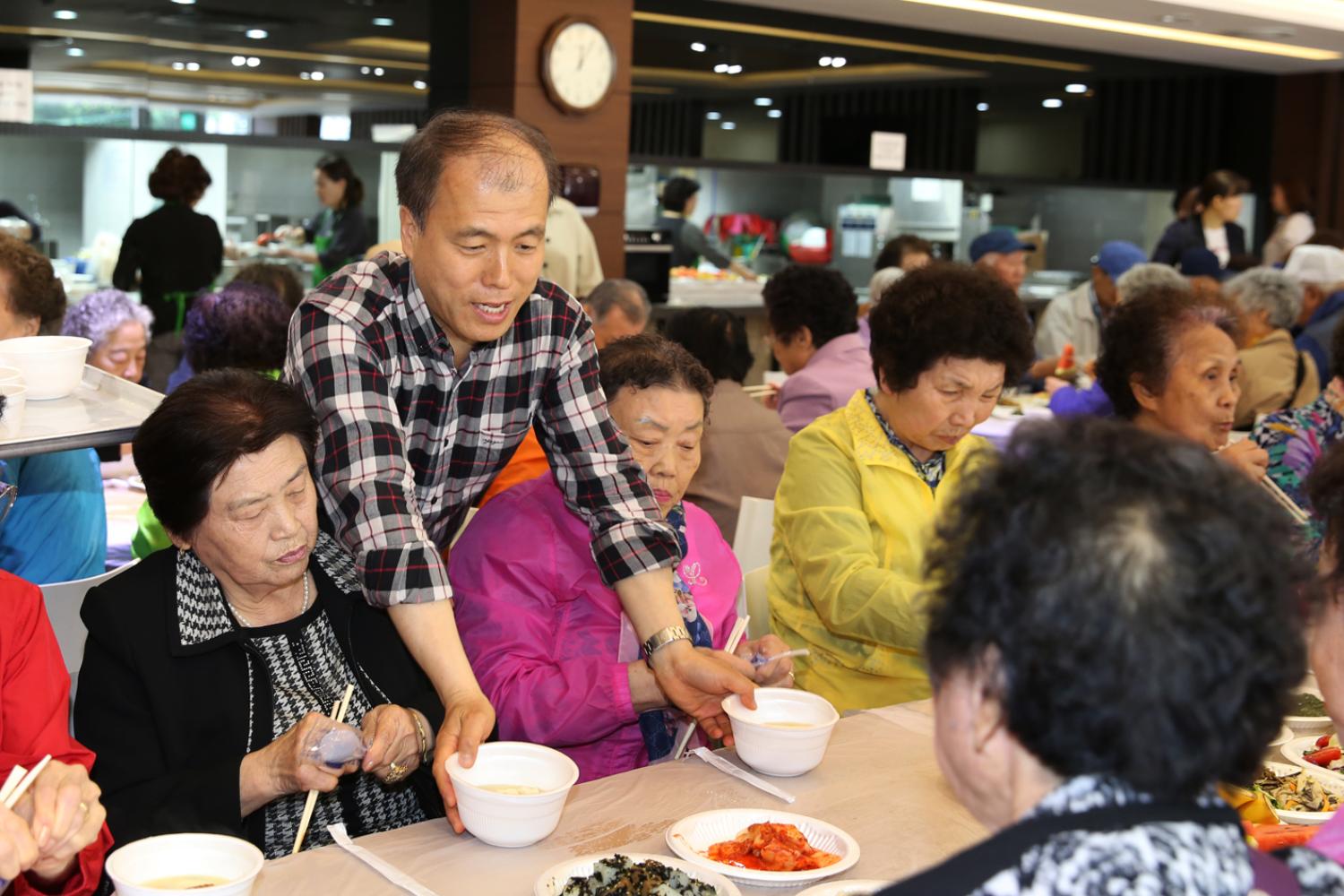 제47회 연희동 어버이날 기념 경로행사 7