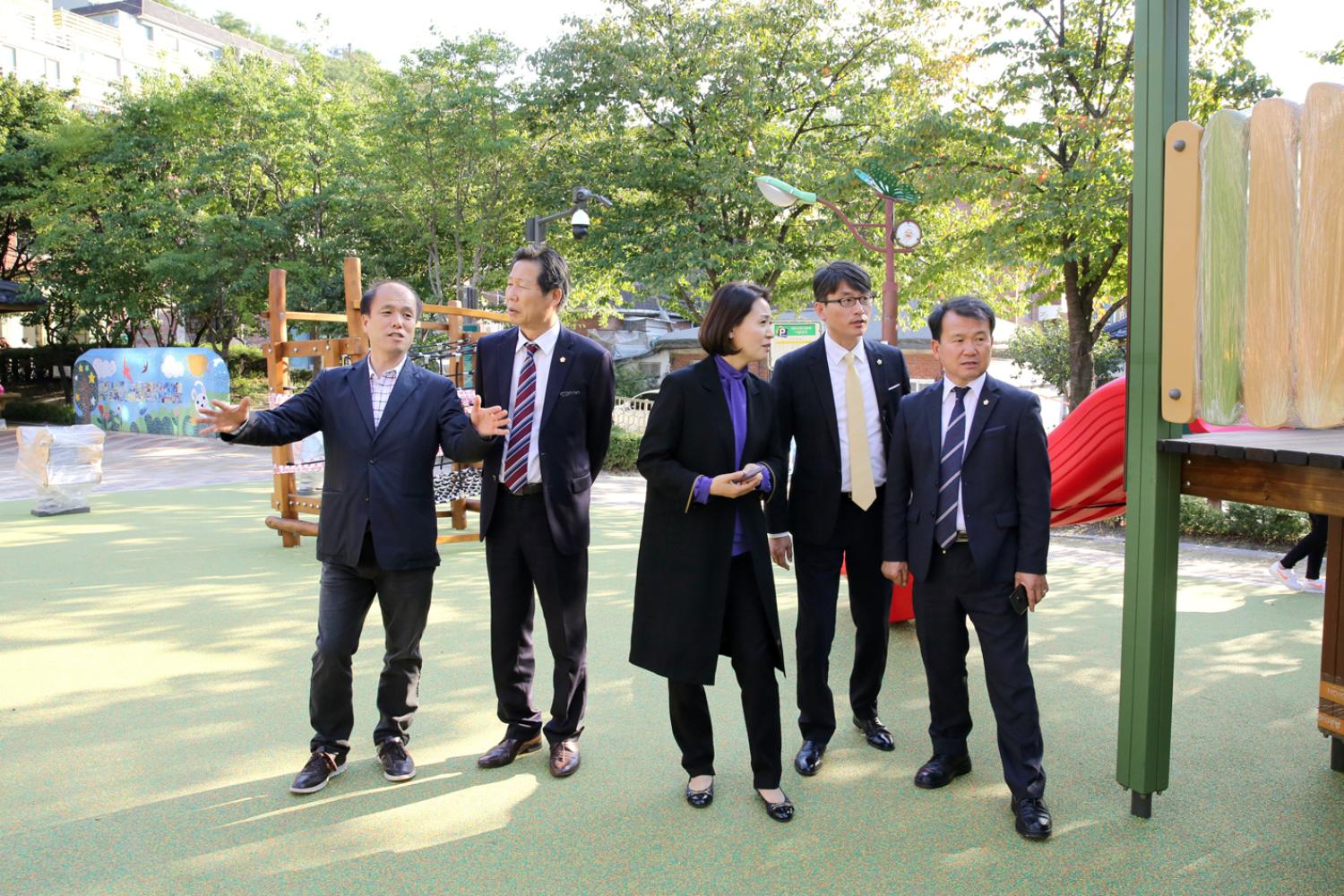 제255회 임시회 재정건설위원회 현장방문(연희동 내 어린이놀이터 및 공무관 직원과의 간담회) 8
