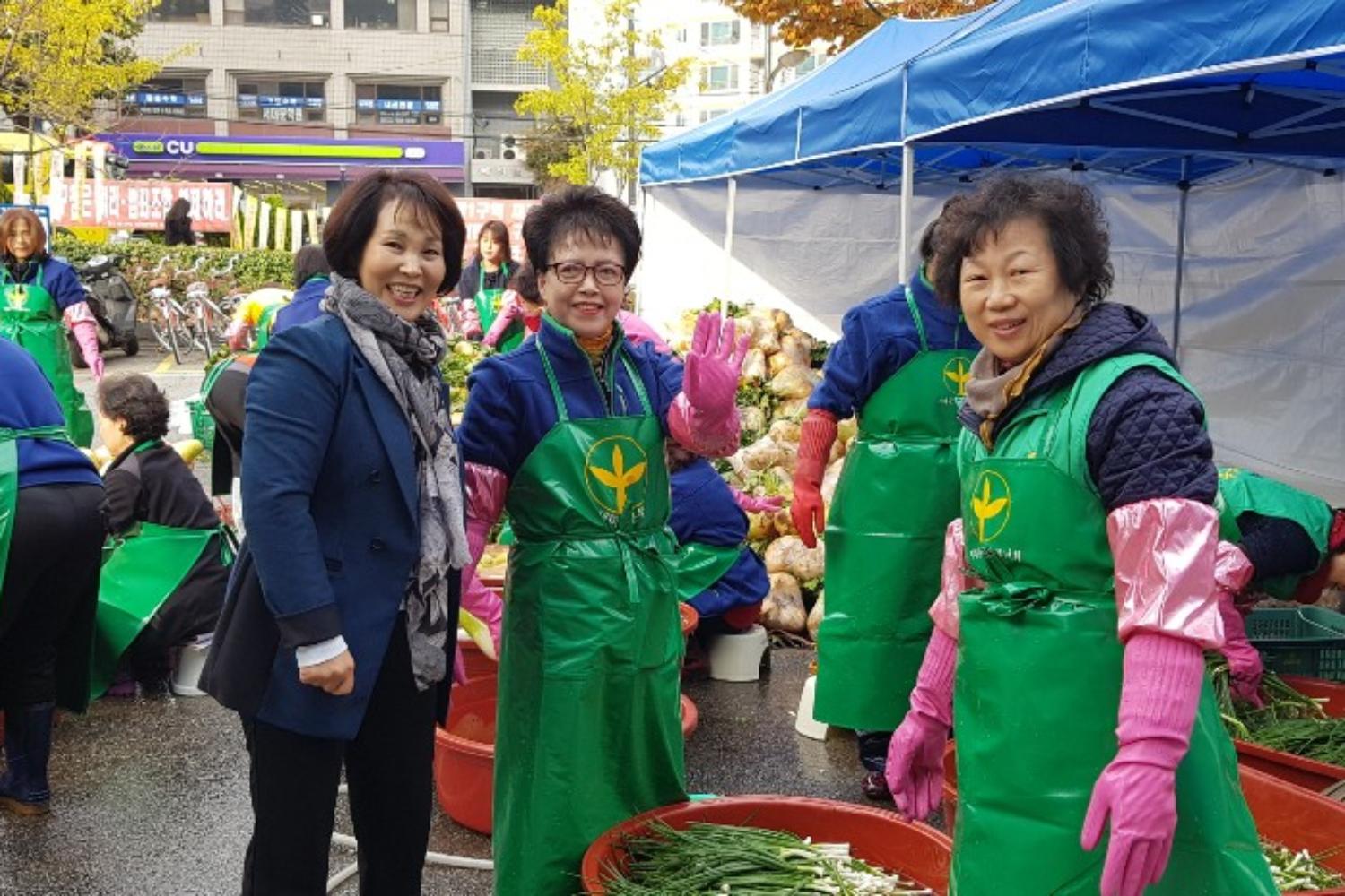 새마을부녀회 사랑의 김장 나누기(박경희 의원 자료제공)