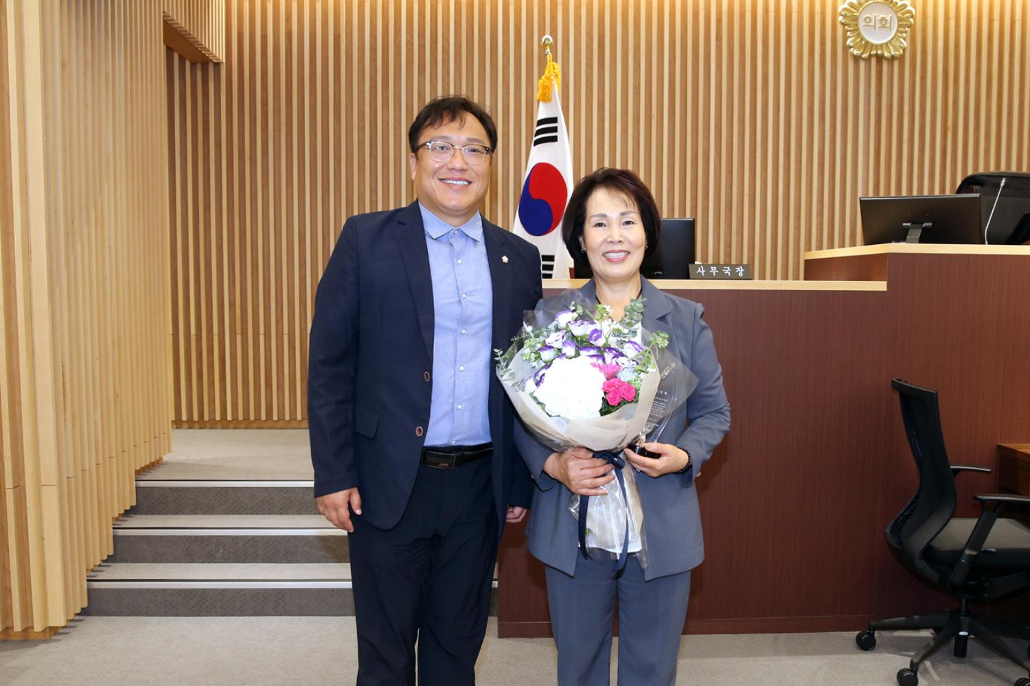 제8대 전반기 의장단 감사패 전달식 7