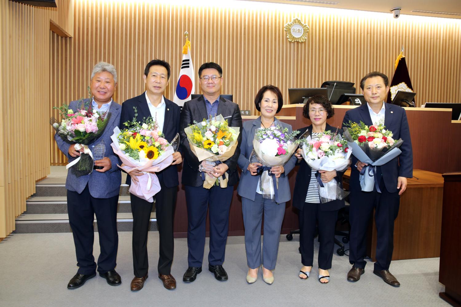 제8대 전반기 의장단 감사패 전달식 8