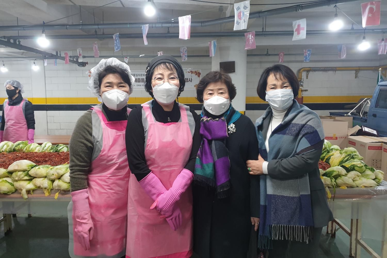북한이탈주민과 소외계층을 위한 사랑의 김장 나눔행사(박경희의장 사진자료제공)