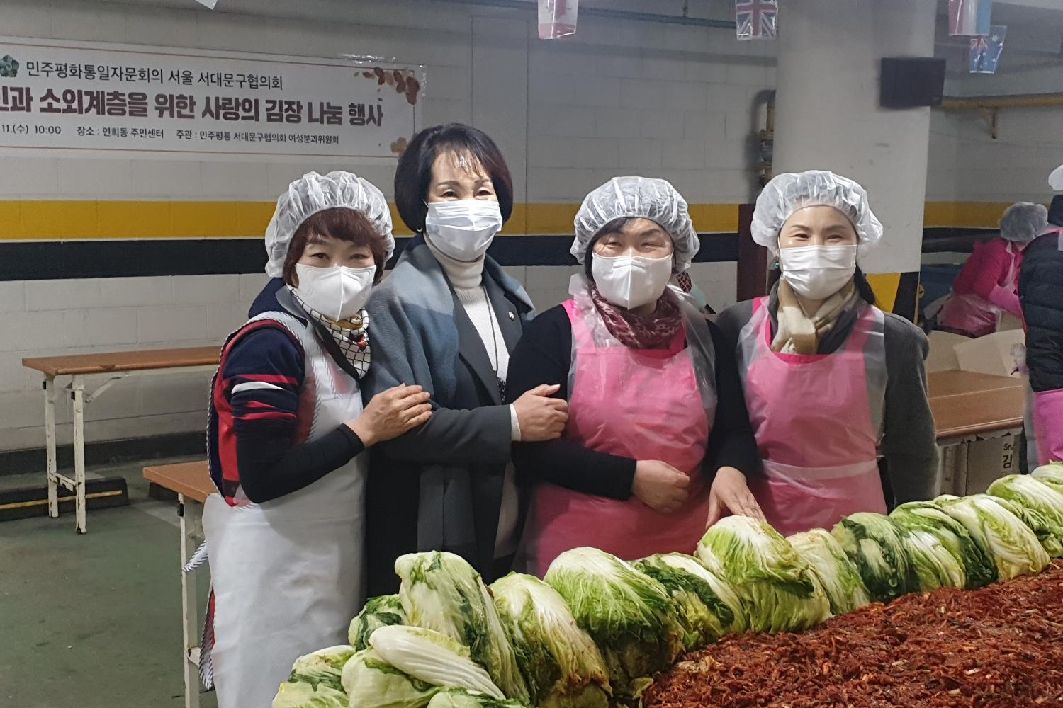 북한이탈주민과 소외계층을 위한 사랑의 김장 나눔행사(박경희의장 사진자료제공) 4