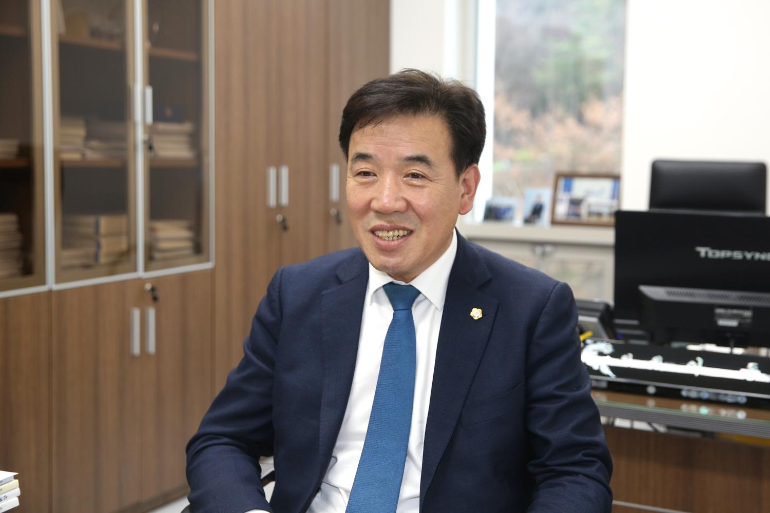 예산결산특별위원회 위원장 인터뷰- 이동화의원(시정신문) 2