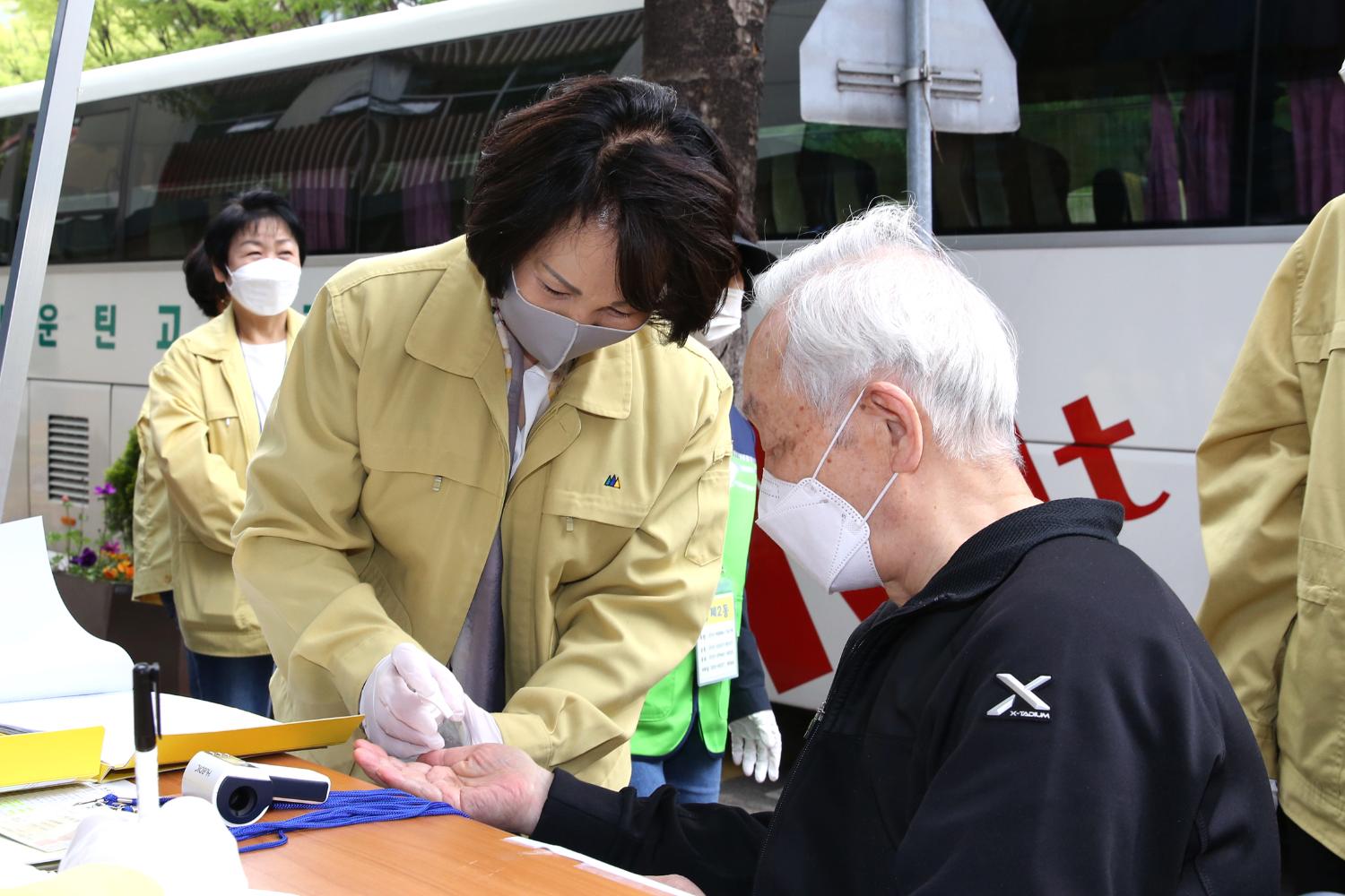 홍제2동 어르신 코로나 예방접종 격려 7