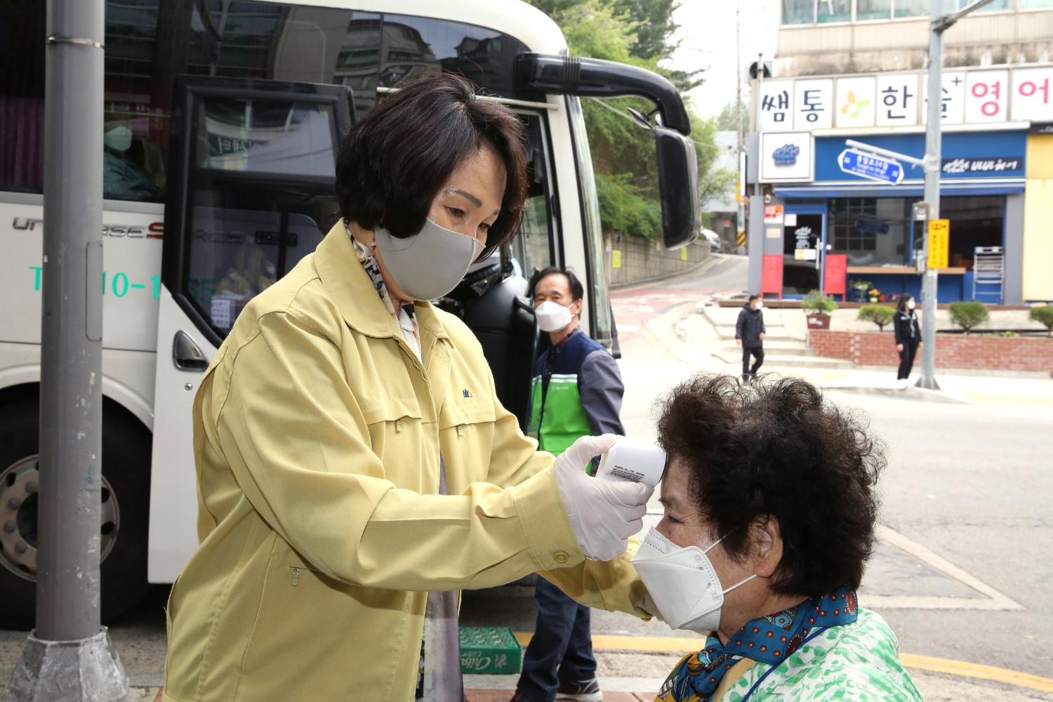 홍제2동 어르신 코로나 예방접종 격려 8