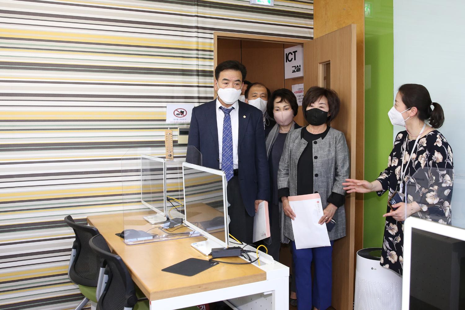제271회 임시회 중 행정복지위원회 현장방문(홍은종합사회복지관) 15