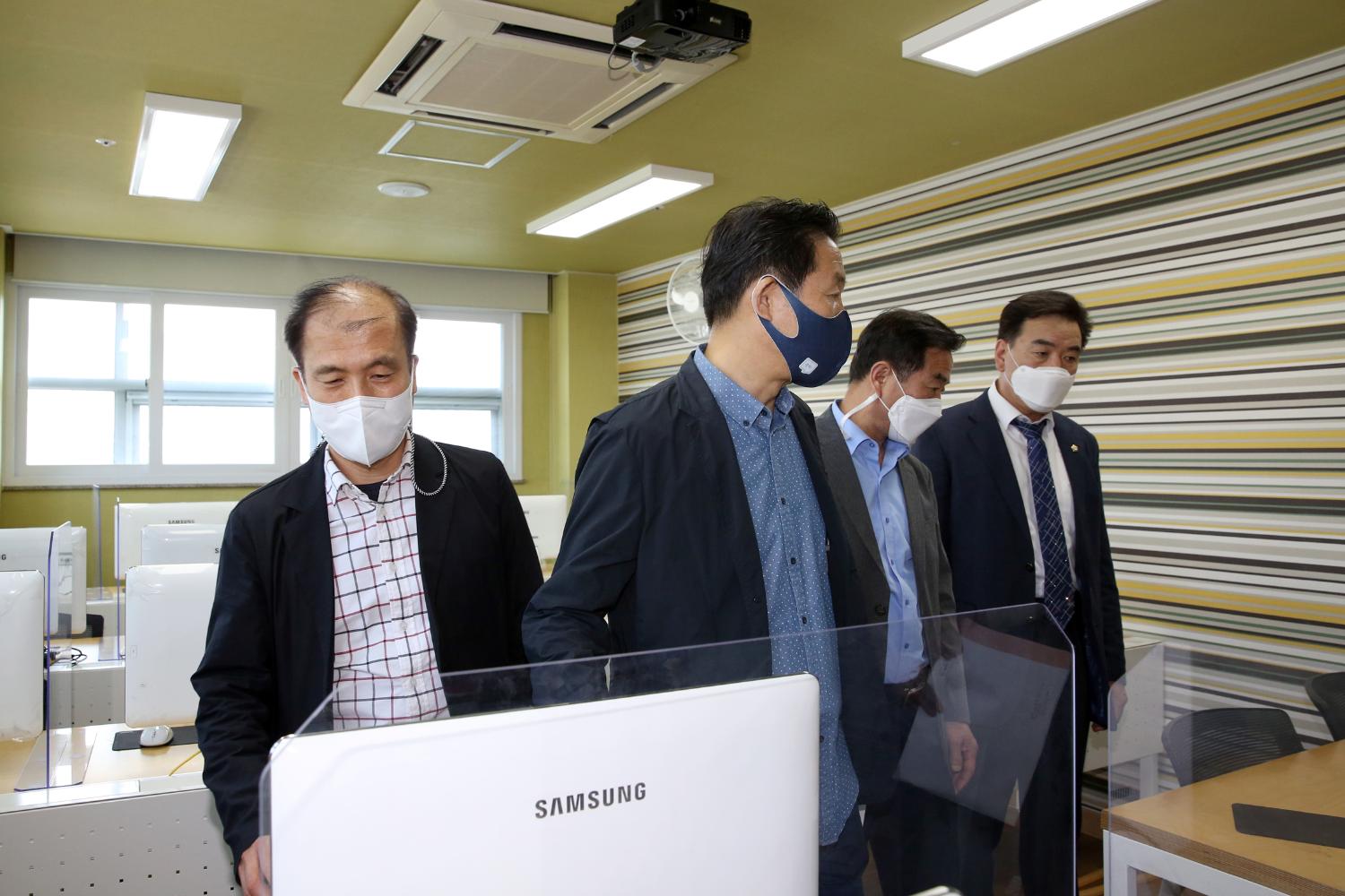 제271회 임시회 중 행정복지위원회 현장방문(홍은종합사회복지관) 16