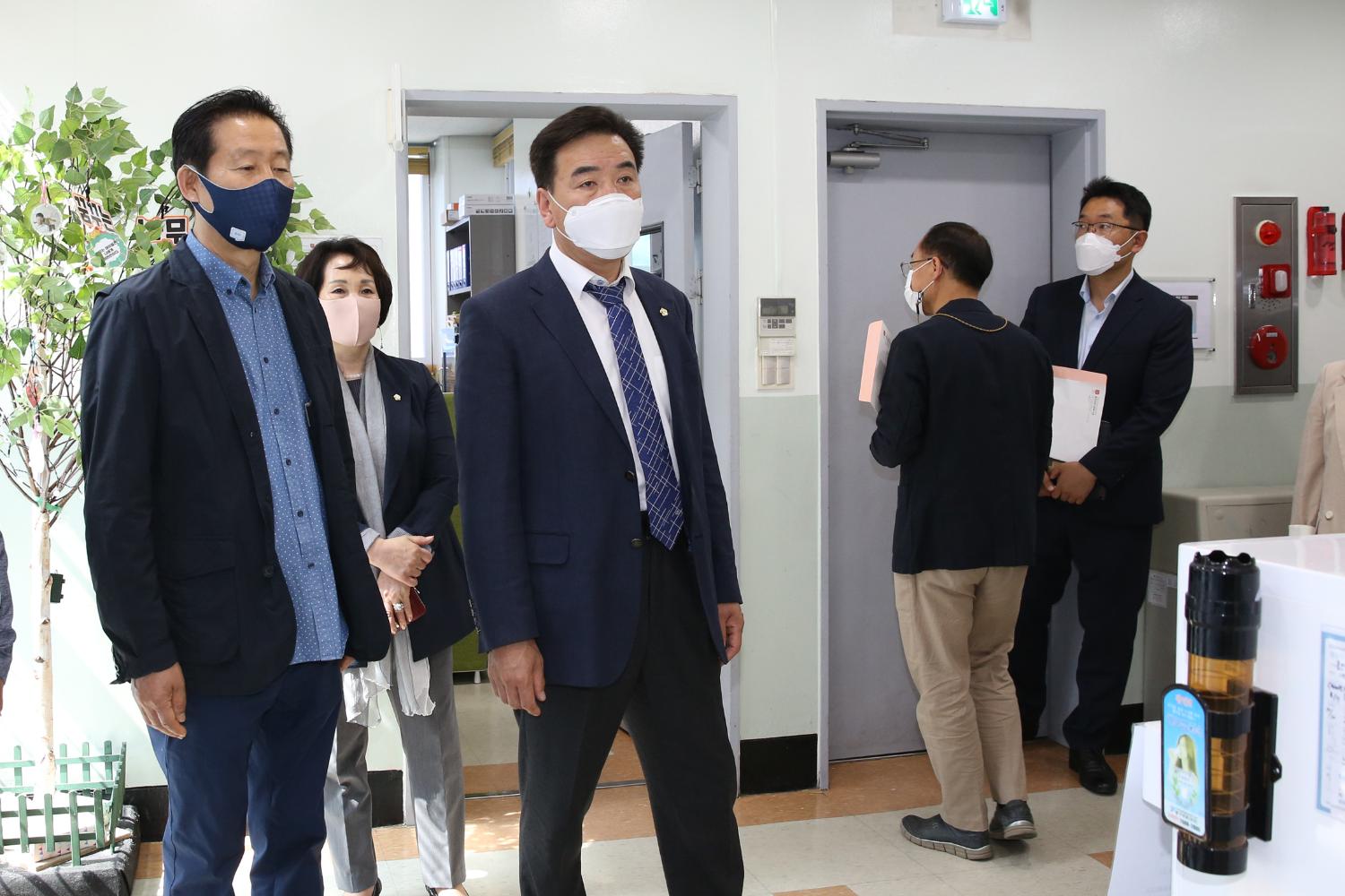 제271회 임시회 중 행정복지위원회 현장방문(홍은종합사회복지관) 20
