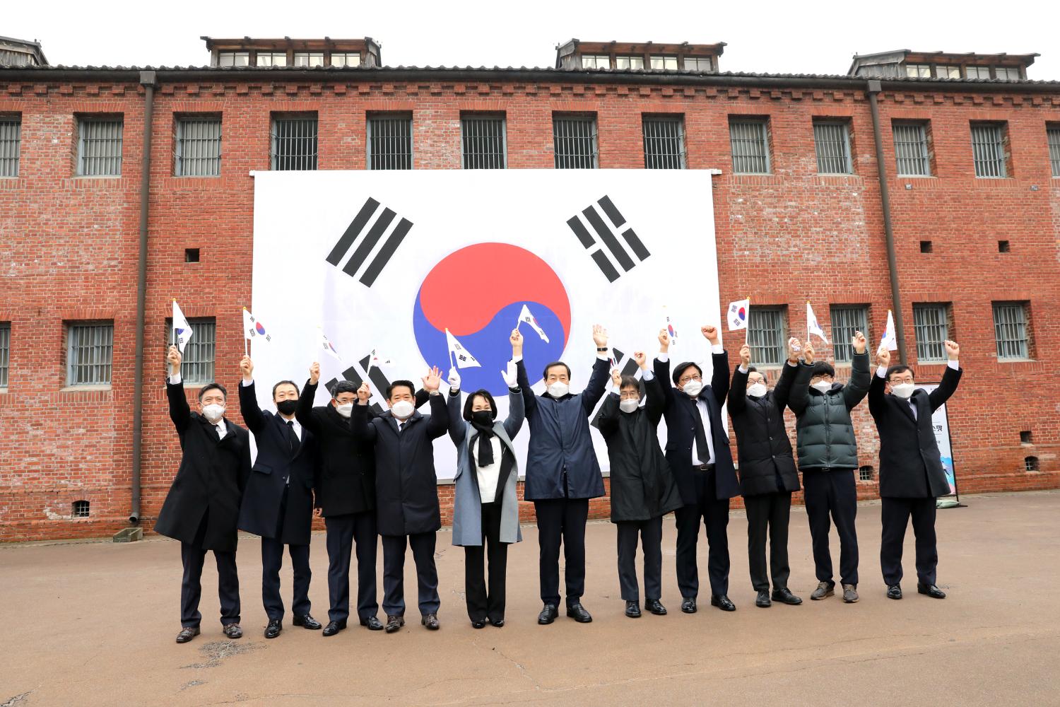 3.1절 순국선열 헌화 및 분향 12