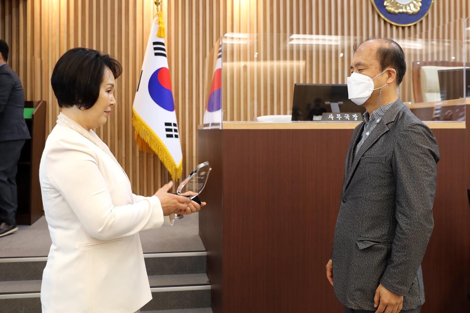제8대의원 퇴임식 및 의장단 감사패 전달식 7