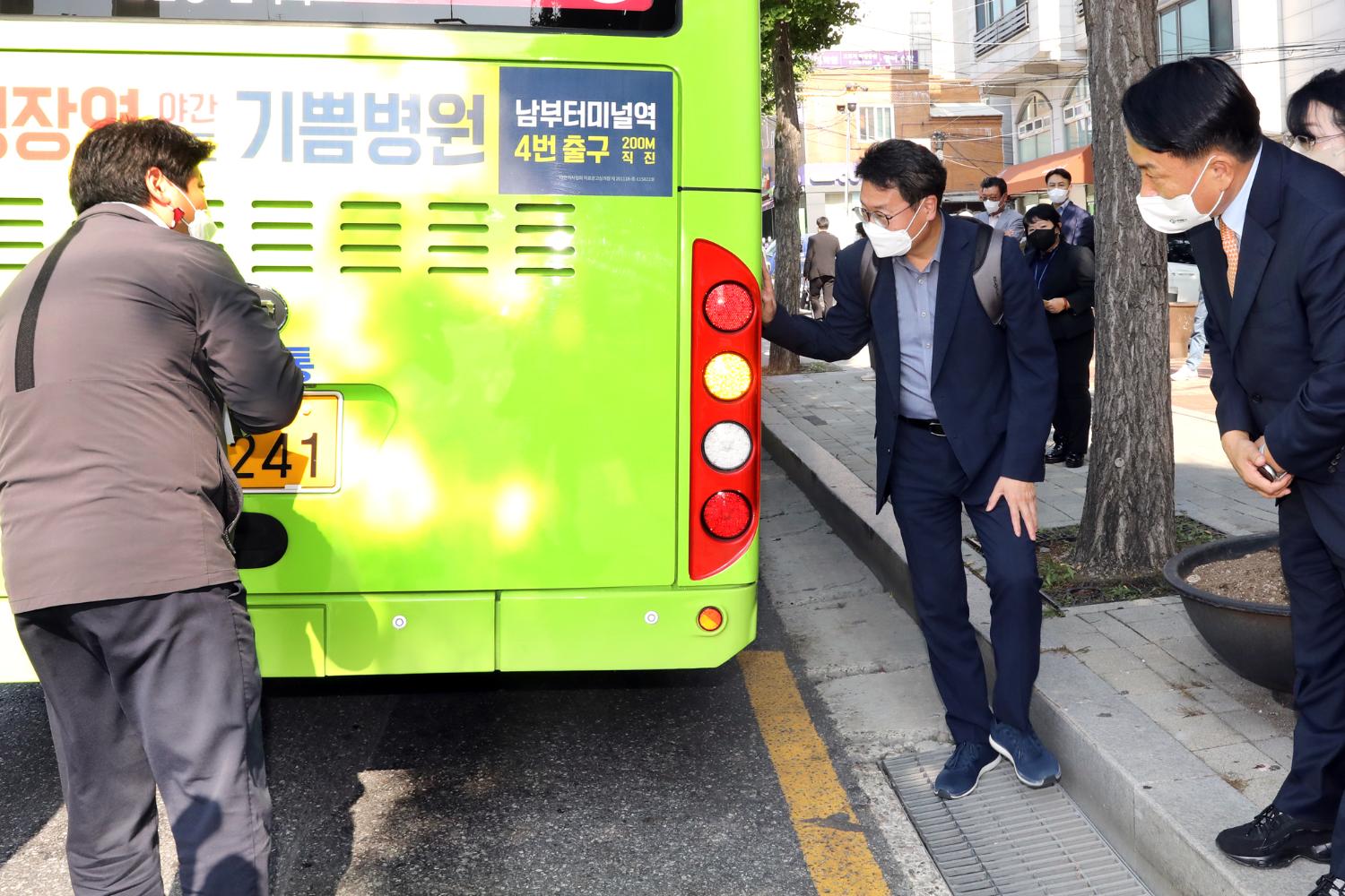 마을버스 방역물품 전달식 8