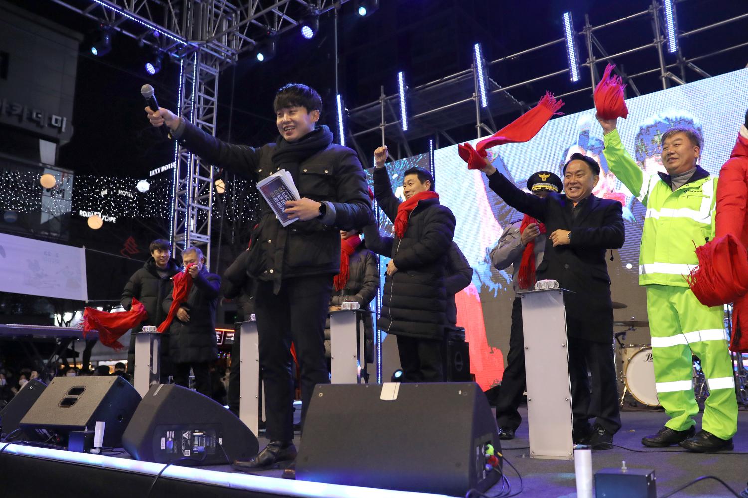2023 happy new year 신난다 신년은 신촌에서 11